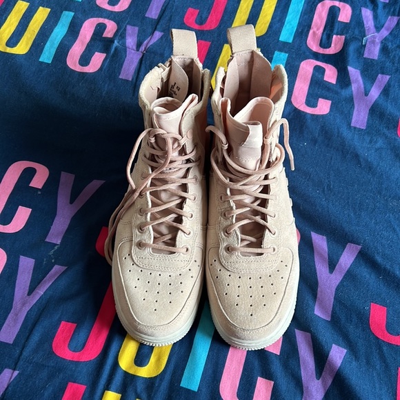 Nike Air Force One - Picture 2 of 6